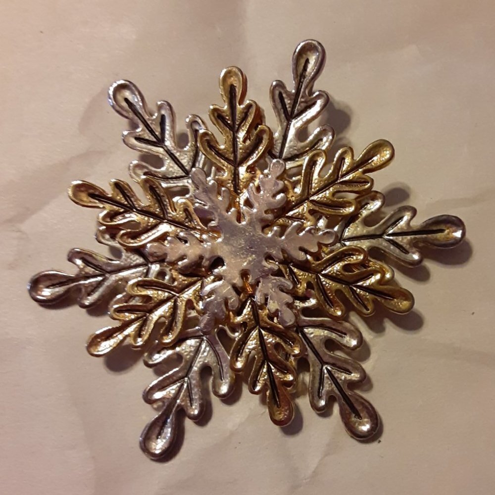 MJ   Snowflake necklace